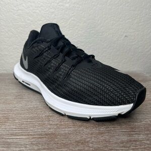 Nike Womens Quest Lifestyle Running Shoes